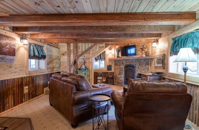 Remodeled Cabin In South Fork w/Free WiFi/Furnished Patio/Private Washer/Dryer