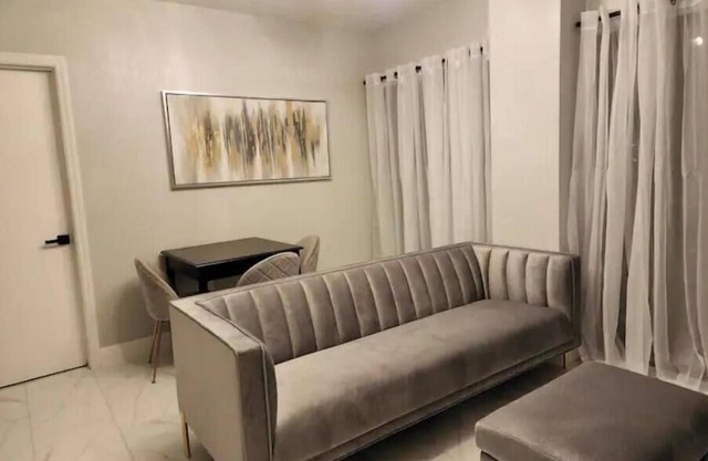 Remodeled family-sized apartment close to restaurants and theme parks.