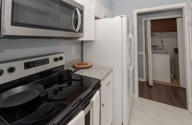 Remodeled Gorgeous Townhome 15 min from the beach