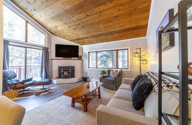 Remodeled home near Eagle Lodge – Jacuzzi, Wi-Fi, Parking