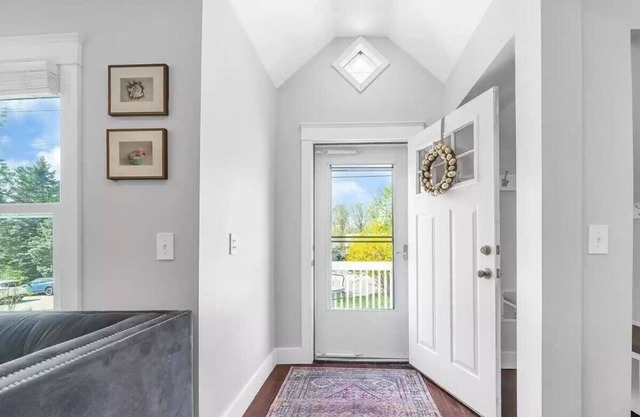 Remodeled Home on GOLF Course 1mile from MSU/Spartan Stadium