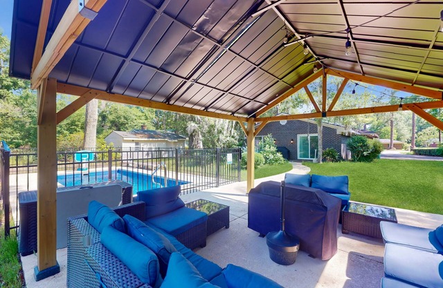Remodeled home with an enclosed yard, WiFi, central AC, washer/dryer