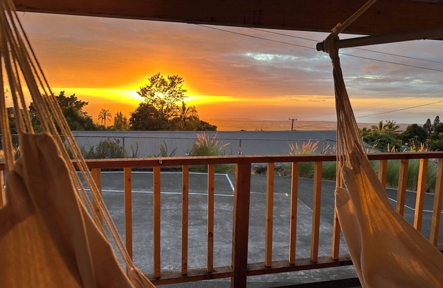 Remodeled Kona Home w/Panoramic Ocean Views & Vibrant Sunsets