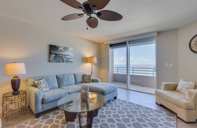 Rénové - Luxueux Direct Beachfront Somerset Condo-avec Den chambre à coucher