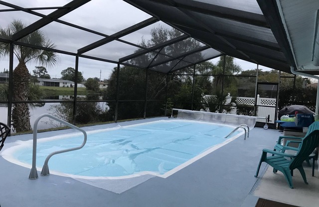 LES PLUS BAS TARIFS!-LAKE LARGE AVANT PISCINE CHAUFFANTE HOUSE-3Bd / 2Ba-1. 5 milles à la plage