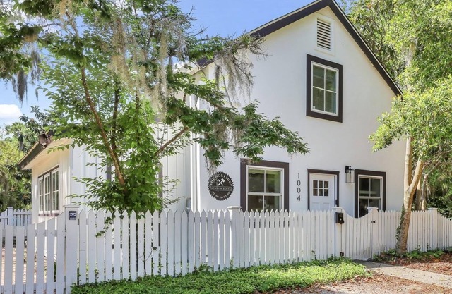 Remodeled unique vacation rental in the heart of Historic Beaufort