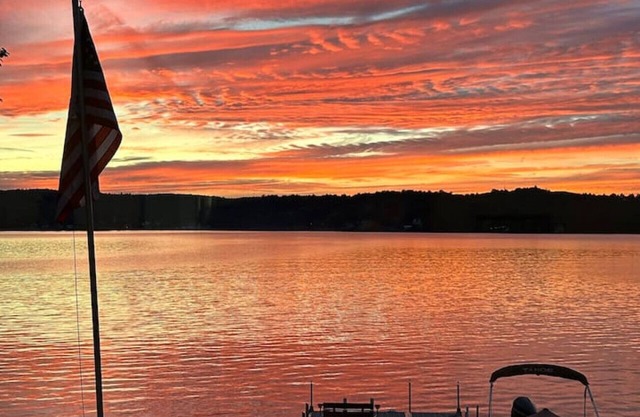 Lake Winnisquam Waterfront Home - Newly Remodeled - Private Dock/AC/Kayaks/Dogs