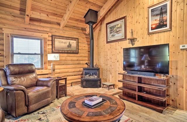Remote Cabin w/ Gas Stove < 7 Mi to Town!