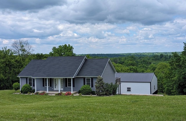 Bourbon Trail Haven on the Hill just 15 mins to Bardstown. 3BR/2BA/2 car garage