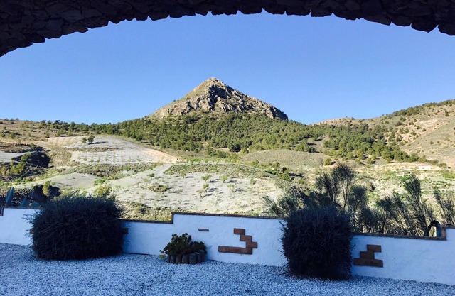 villa de montagne à distance avec une vue imprenable