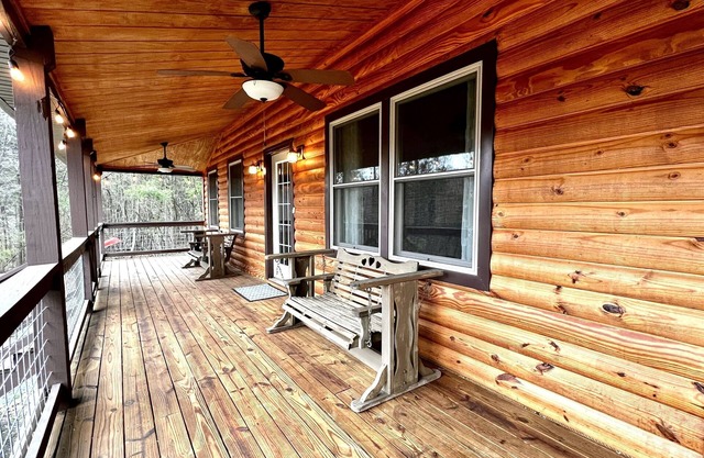 Remote Riverfront Cabin! Hot Tub * Fast Wi-Fi * Disc Golf * Pool Table * Canoes!