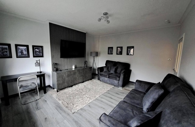 Renfrew Apartment Near Glasgow Airport