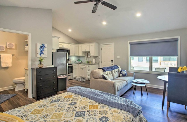 NEW! Renovated 1930s Cottage 4 < 1 Mi to Natl Park