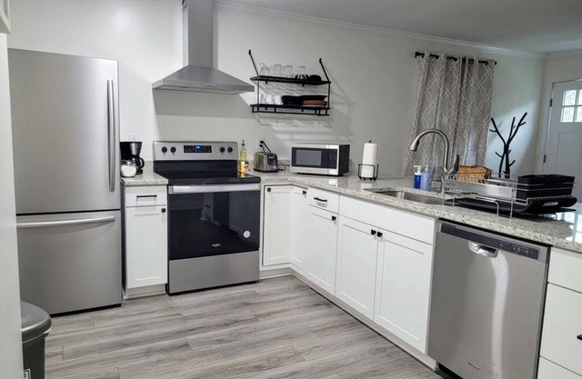 Renovated 2 Bed Walltown Home Walk to Duke A