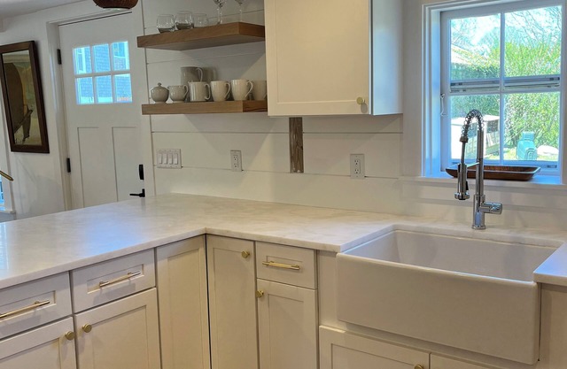 Renovated 2024, Blocks From the Inner Harbor/ Downtown - King, Twins, Pull out.