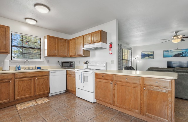 Renovated 2bdrm-2bath Very Nice Apt in quiet Gulfport-W/D
