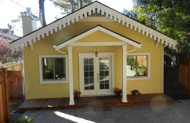 Récemment rénové 2BR, 2 Ba Den + Carmel Charmer - Gingerbread Cottage