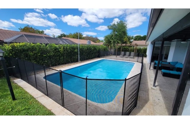 Renovated 3 Bedroom +DEN /2 bath Heated POOL House