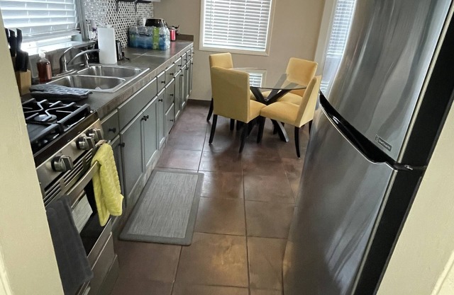 Renovated 3 bedrooms 4 beds 2.5 miles from Beaumont