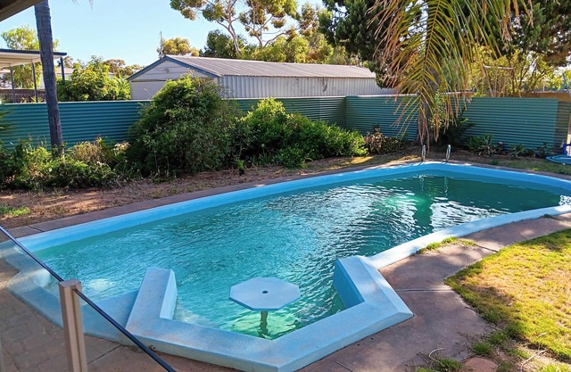 Renovated 3BD w/ pool and spa bath