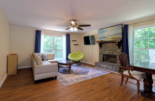 Renovated 3BR Family Retreat at LakePoint - Firepit, Patio and a Ping Pong Table