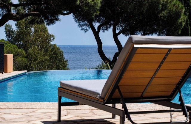 Villa vue mer - 250m plage - piscine chauffée à débordement - jardin