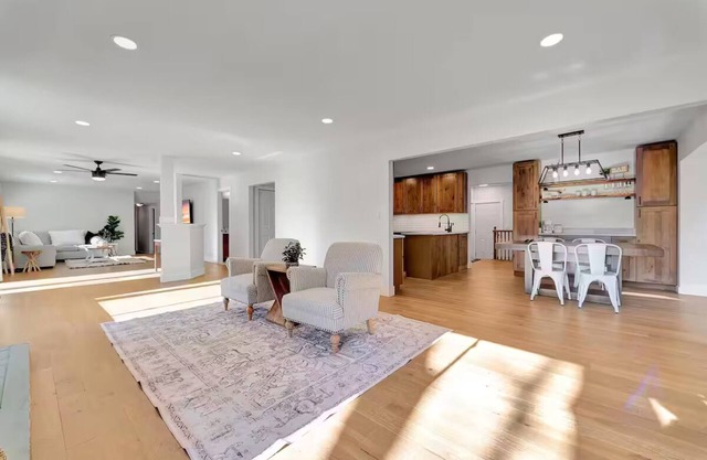 Renovated 5 Bedroom Huge Ranch. Epic kitchen, Basement, Sauna & TONs of beds+++