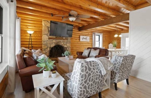 Renovated 5BR/3BA Cabin w/ Rec Room