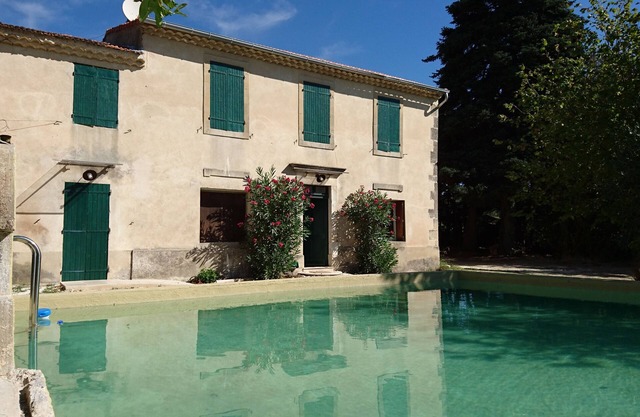 maison rénovée et confortable, dans mas provençal, au milieu des vignes
