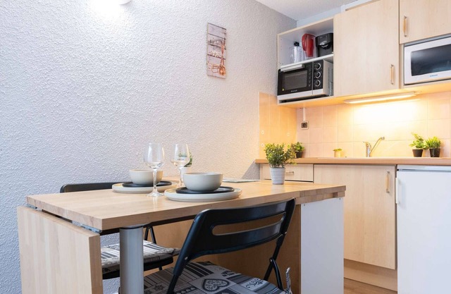 Renovated apartment for 4 people, quiet, near Saint-Lary village center