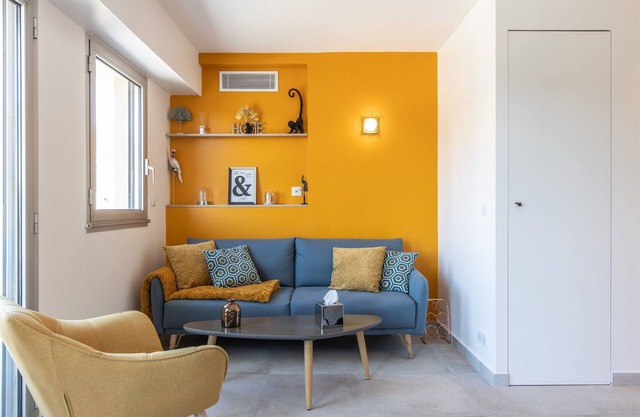 Renovated Apt with Balconies - Holiday/Congress