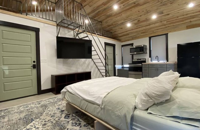 Renovated Cabin between Yellowstone and Big Horn Mountains