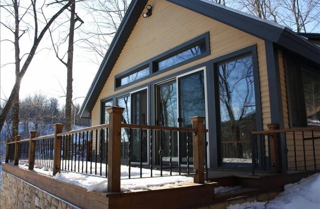 Charmante cabine avec vue sur la cascade et l'étang