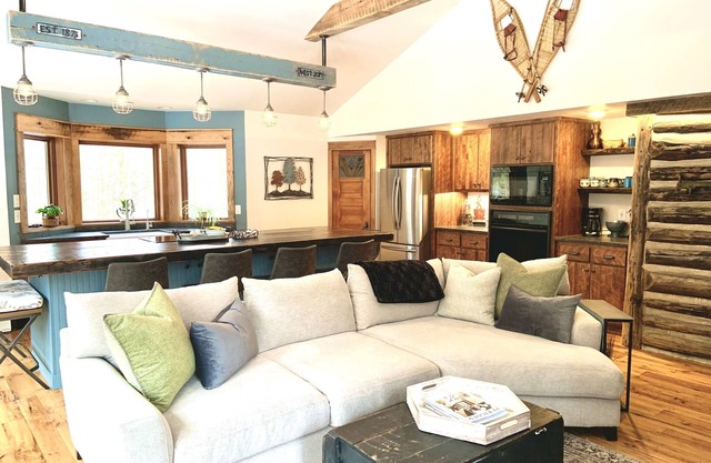 Renovated 3 Bedroom Log Cabin on 4 Acres in Jacksonport