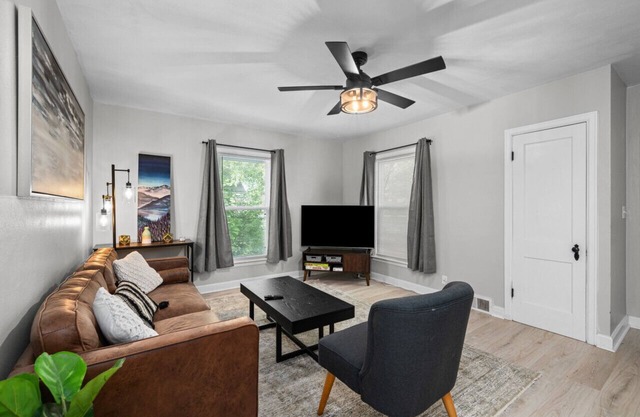 *Renovated* Comfort Home~ by DT & Genesis Hospital