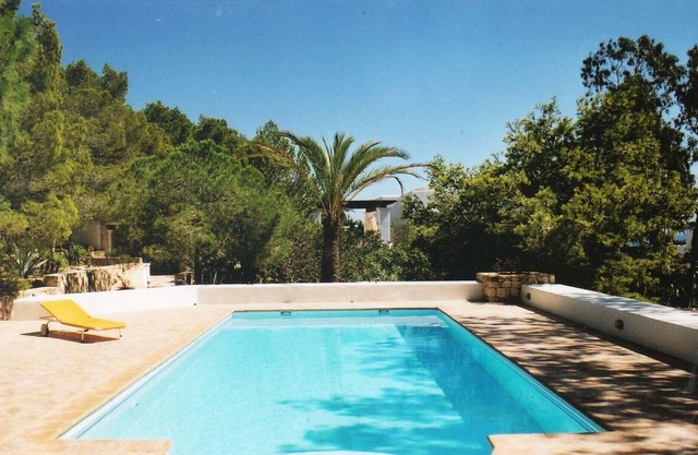 Maison de campagne rénovée sur 4000m2 avec grande piscine