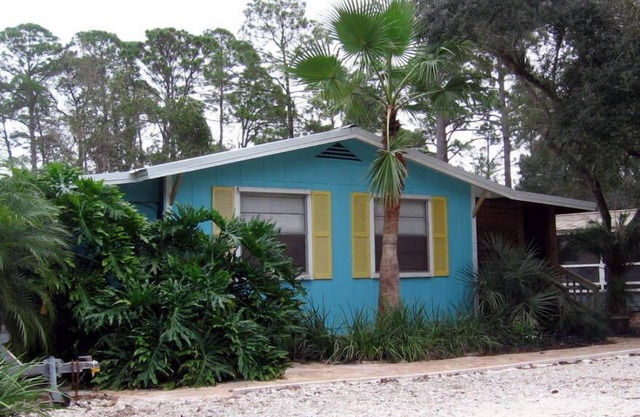 Rénové Cozy Orange Beach Cottage avec chambre superposée séparée.