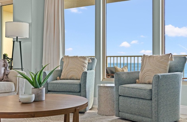 Renovated, Family-Focused Gulf Crest Condo! Miles-long views of the shoreline!
