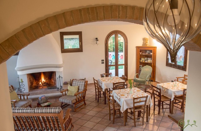 Villa ancienne ferme rénovée avec piscine et grand jardin.