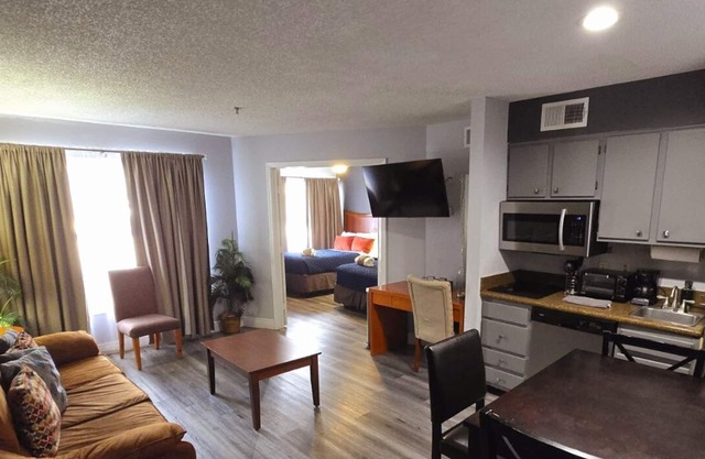 Renovated First Floor Disney Family Condo