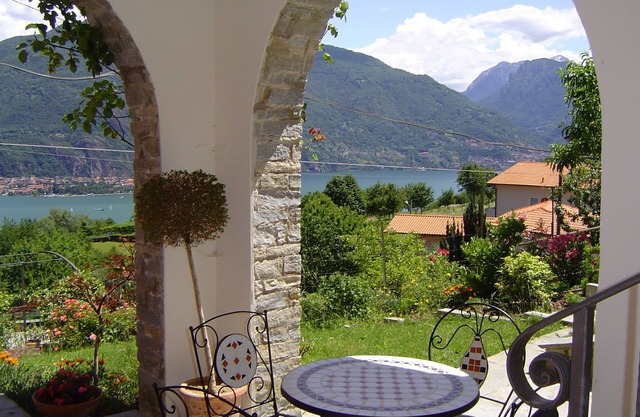 Appartement avec vue sur le jardin et le lac