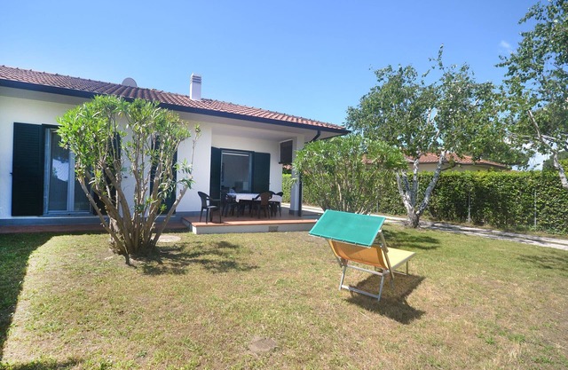 Villa rénovée au rez-de-chaussée avec jardin sur 3 côtés