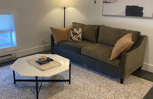 Historic Carriage House- Centrally located!