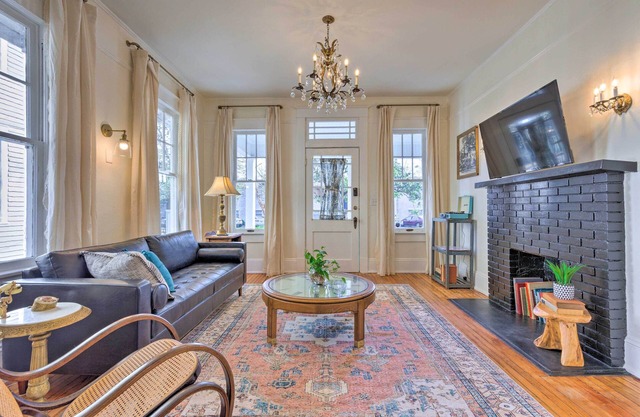 Renovated Historic Home w/ Yard: 2 Mi to Dtwn