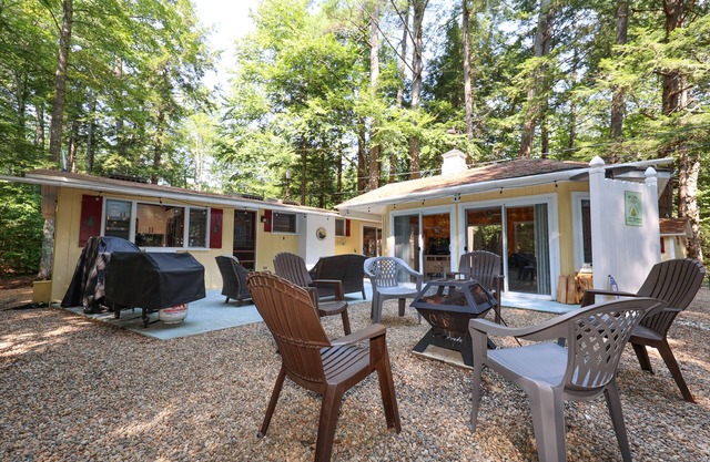 Renovated Home Walk to Beach on Lake Winnipesaukee