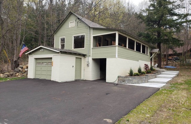 Renovated Lake George cottage