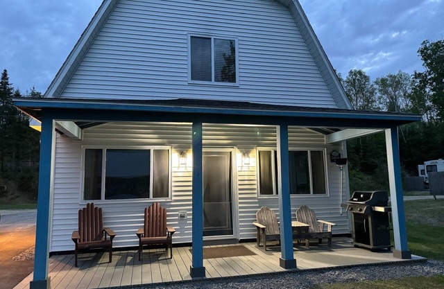 Renovated Lakefront Family-Friendly Retreat: BBQ, Kayaks, Firepit, Trails, Dock