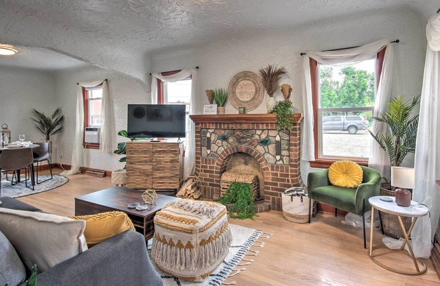 NEW! Renovated Laurel Apartment, Close to Downtown