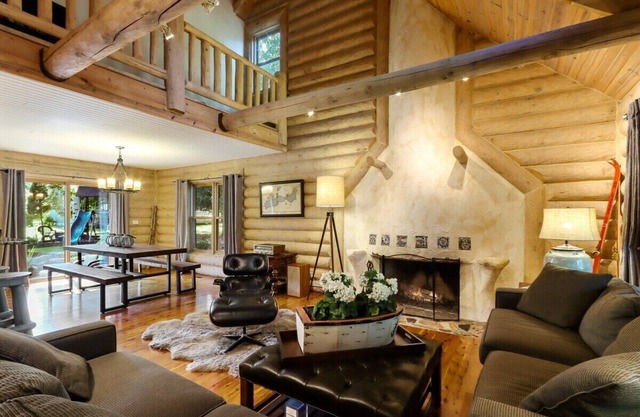 * NOUVEAU * Belle maison en bois rond à Fontana
