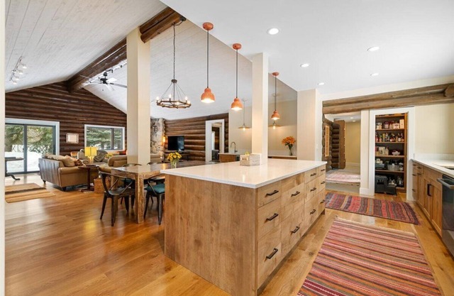 Mise à jour maison en bois rond. Proche des pistes de montagne, le centre-ville de Jackson et les parcs nationaux.